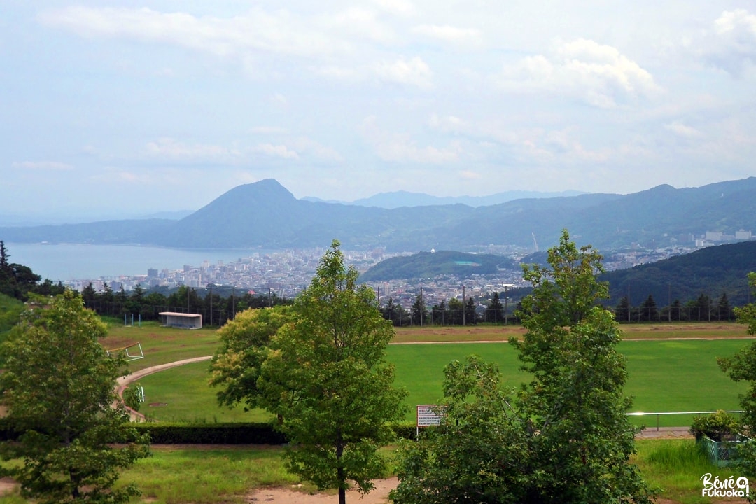 Vue sur Beppu depuis l'université APU