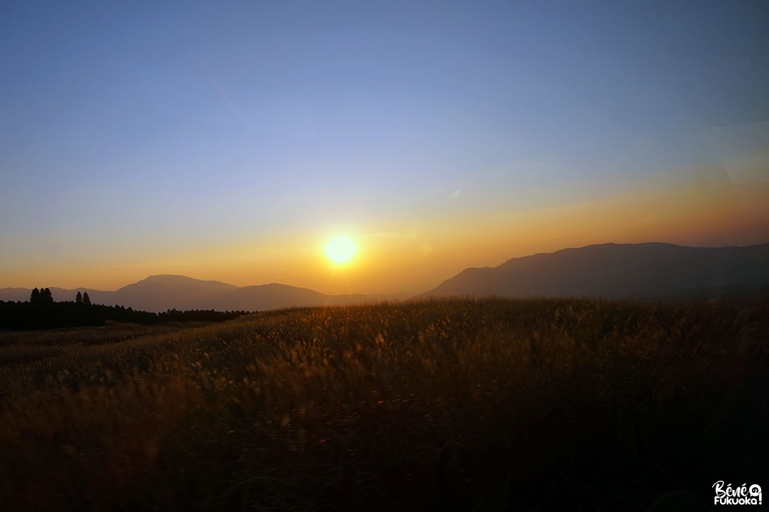 Coucher de soleil sur le mont Aso, Kumamoto