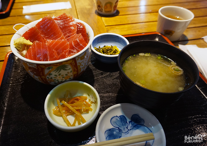 Menu kaisendon : bol de riz au thon rouge, Nagasaki Menu kaisendon : bol de riz au thon rouge, Nagasaki