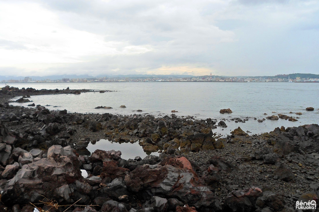 Lave refroidie et vue sur Kagoshima