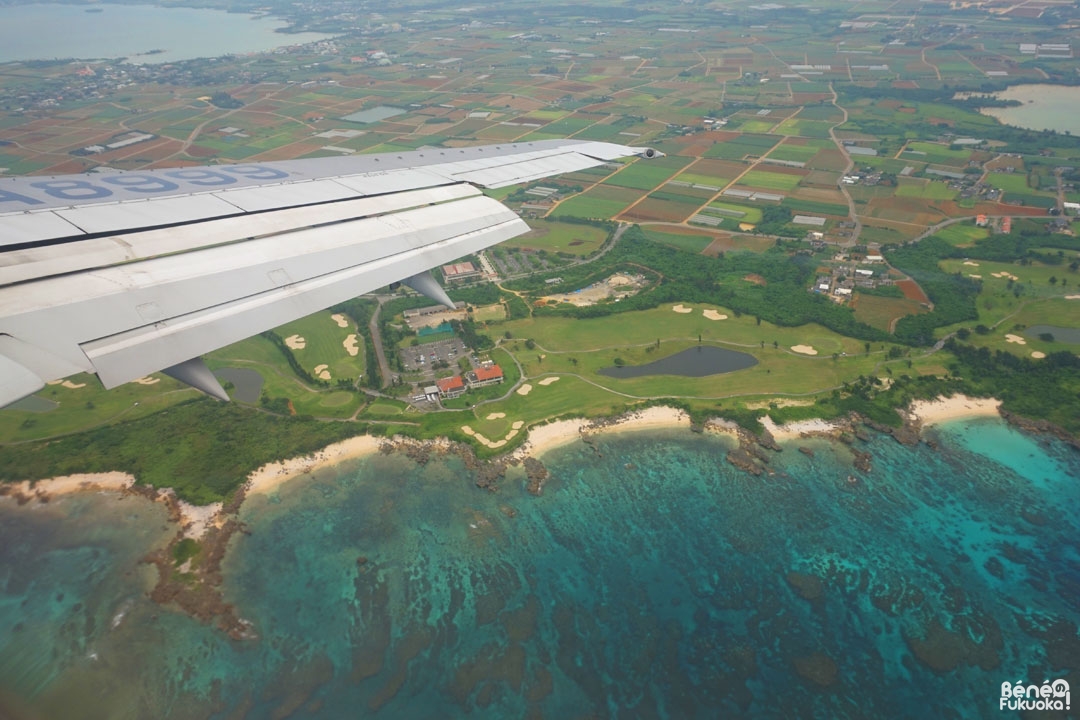 Avion survolant Miyakojima, Okinawa