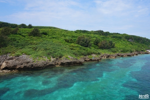 L'eau turquoise autoru de l'île de Kurima, Miyakojima