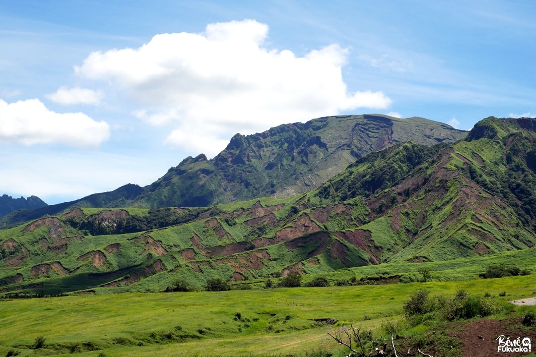 Les flancs du mont Aso et les glissements de terrains, Kumamoto