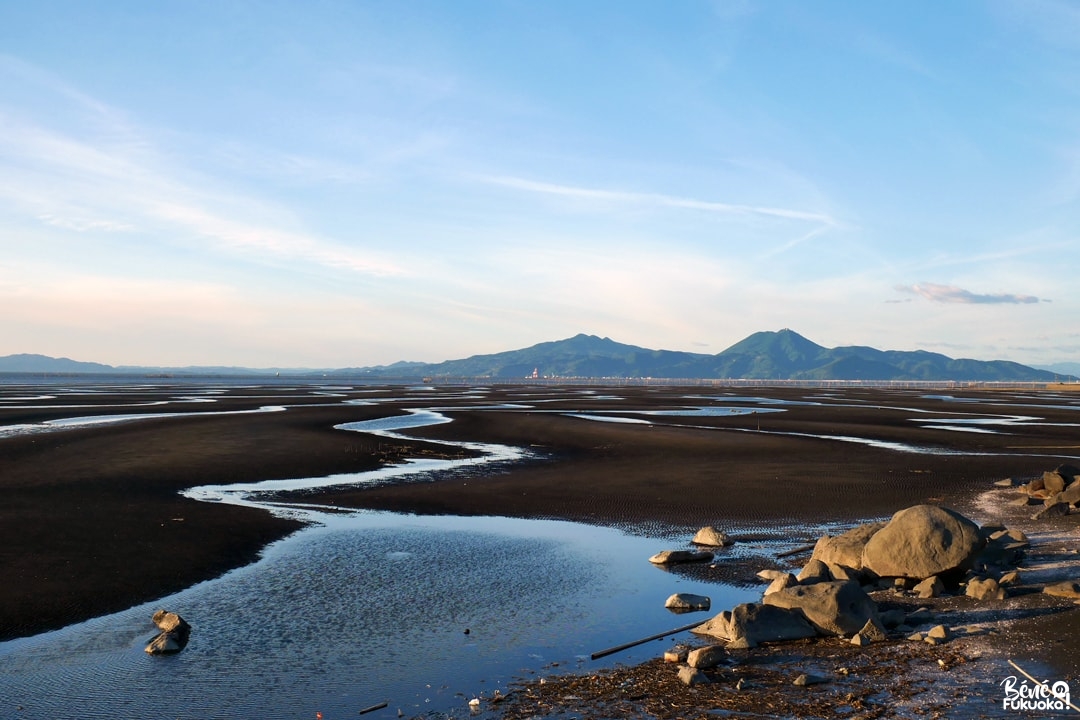 Baie de Shimabara vue depuis le 7-eleven de Nagahama-machi, ville d'Uto, Kumamoto