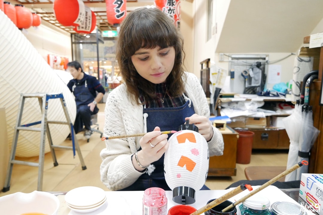 Atelier de peinture sur lanterne en papier japonaise, Kadota Chôchin, Fukuoka