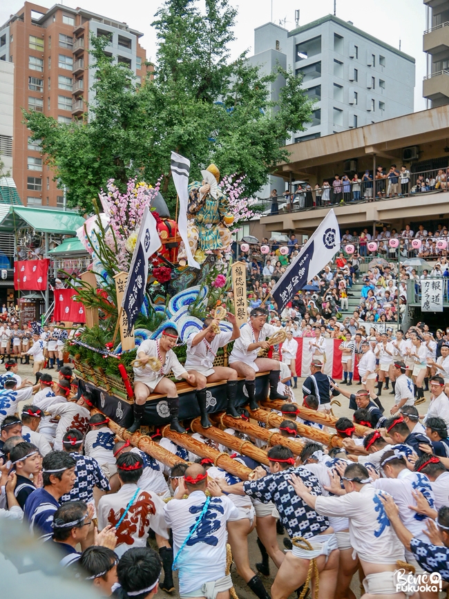 Le festival Hakata Gion Yamakasa au sanctuaire Kushida de Fukuoka