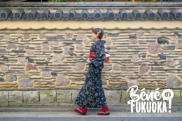 En kimono dans la vieille ville de Hakata avec "Wa no Hakata"