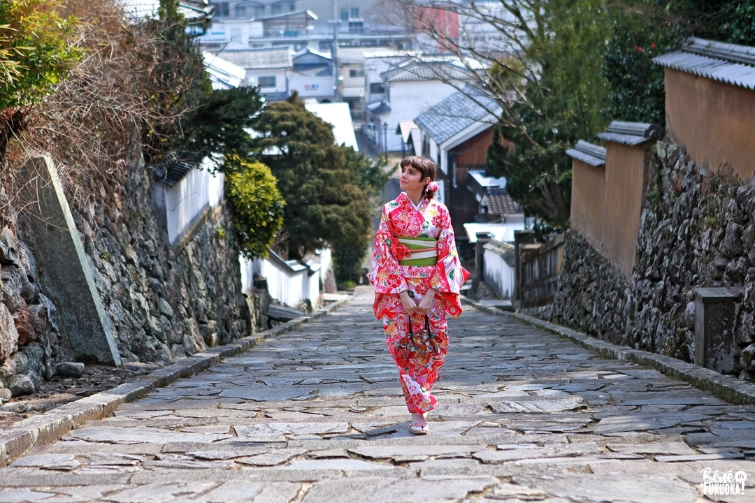 Promenade en kimono à Kitsuki, préfecture d'Ôita