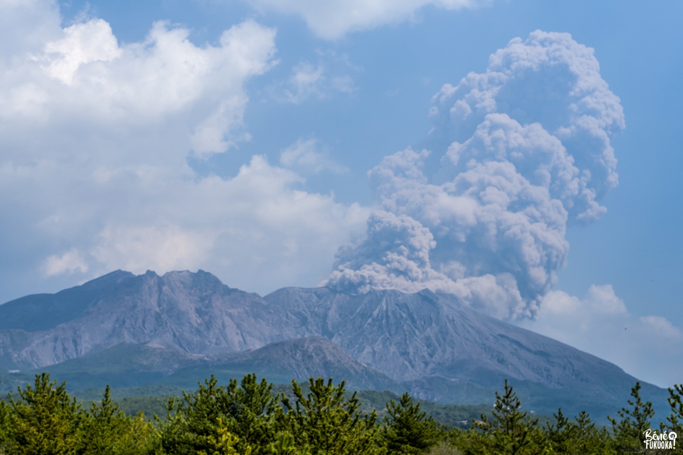 Le volcan Sakurajima en éruption