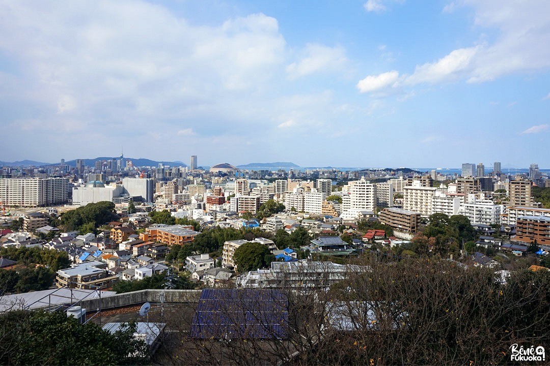 Vue sur Fukuoka depuis l'observatoire ouest du parc Minami