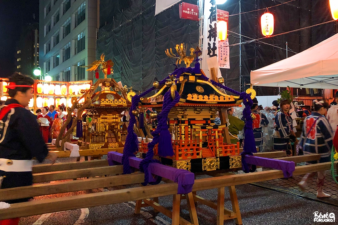 Mikoshi (char) au festival de Nakasu, Fukuoka